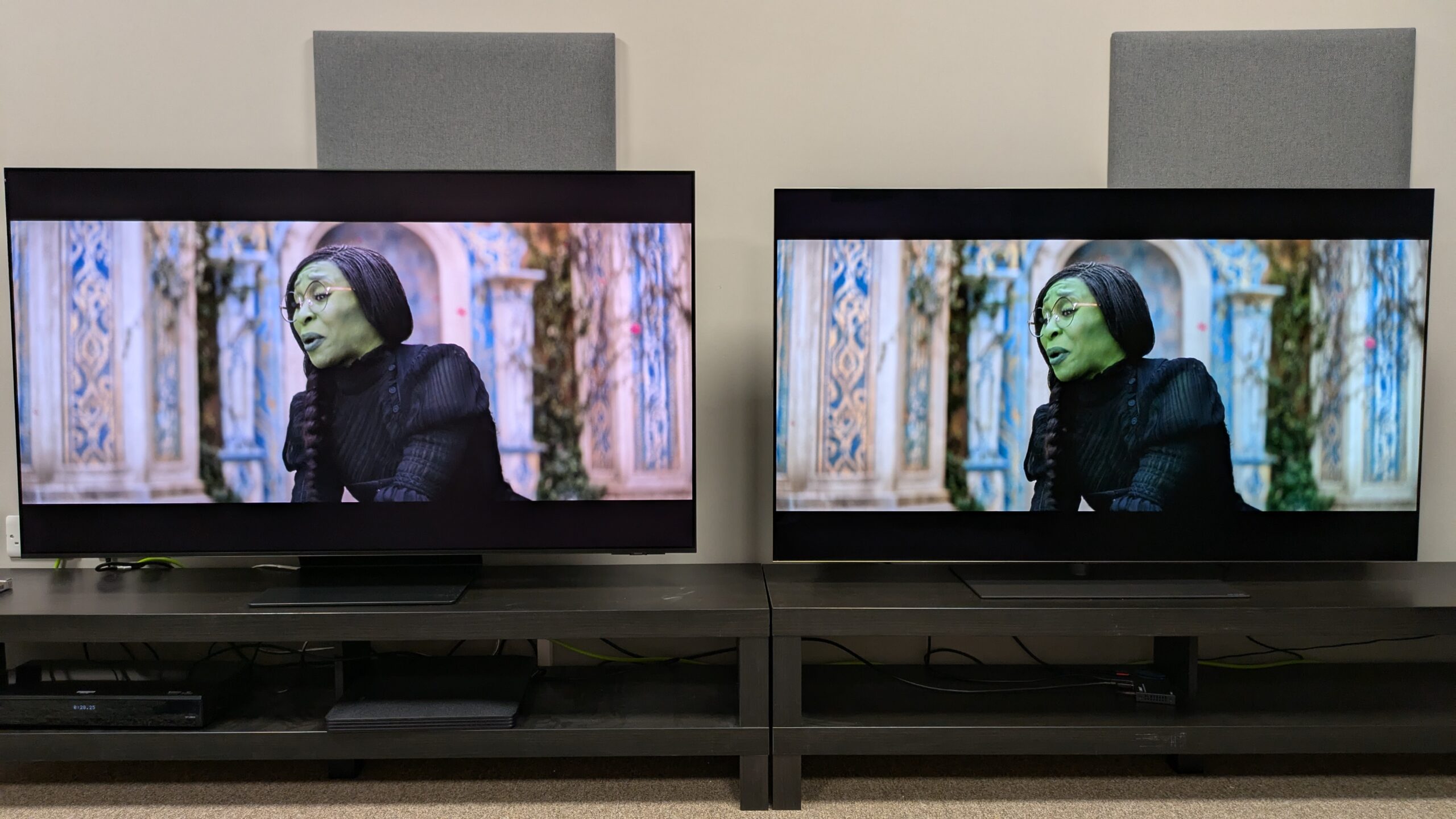 无眩光与抗反射：这就是三星和 LG 的旗舰 OLED 电视屏幕在我测试时的表现