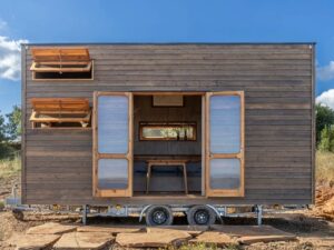 木质微型住宅提供离网舒适和智能、可持续的家庭生活