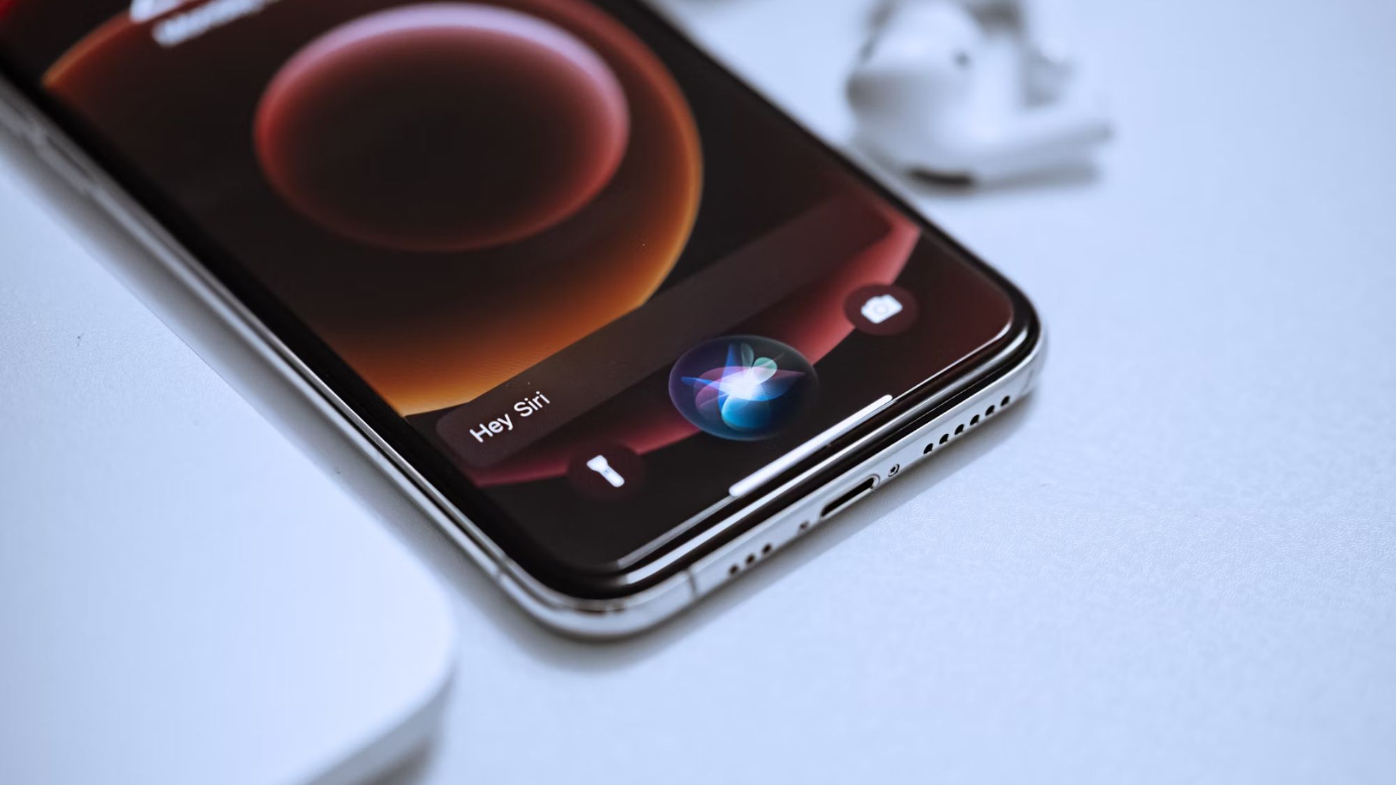 据报道，苹果的人工智能驱动的 Siri 有一个新的目标日期。这次会坚持下去吗？