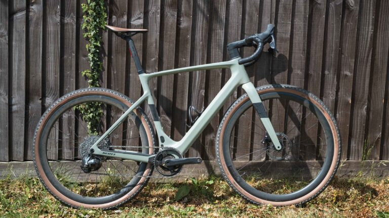 在我尝试了 Scott 的 Solace eRIDE 20 电动碎石自行车之前，我从未得到过电动自行车的炒作
