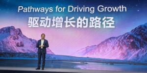 华为董事长表示，通信的未来是光纤到房间，中国有光纤，而我们其他人没有