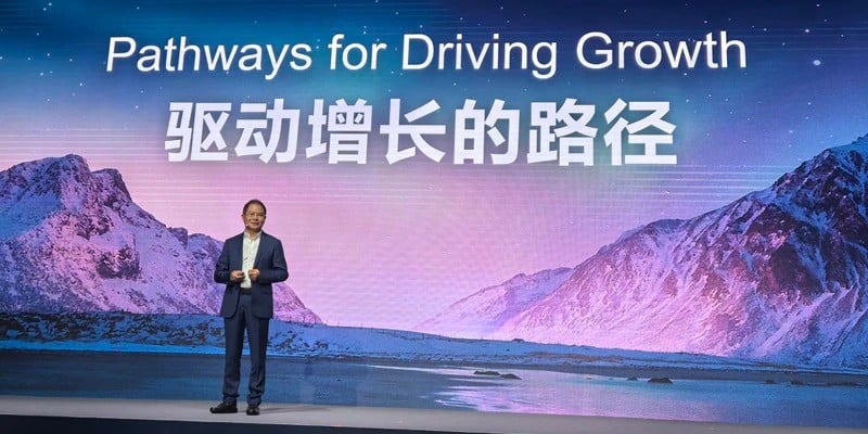 华为董事长表示，通信的未来是光纤到房间，中国有光纤，而我们其他人没有