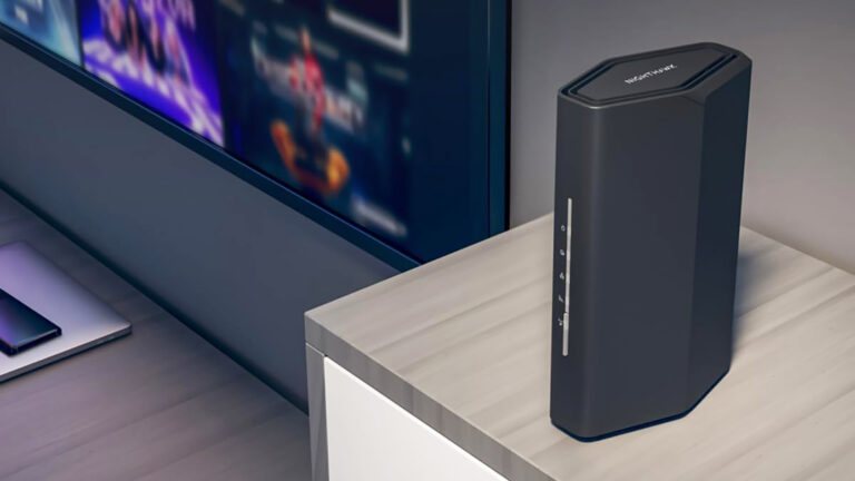 Netgear Nighthawk 夜鹰 RS100 评测：经济实惠、可靠的 Wi-Fi 7 路由器