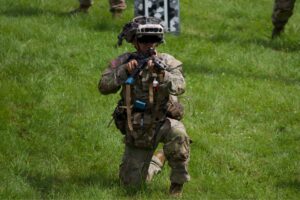 AR 头盔增强美国士兵的视野和态势感知能力