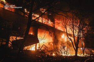 俄罗斯的无人机现在从 5,000 米高空俯冲轰炸，哈尔科夫官员在致命袭击后警告