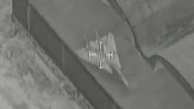 以色列国防军的精确打击摧毁了伊斯法罕空军基地的伊朗 F-14 战斗机