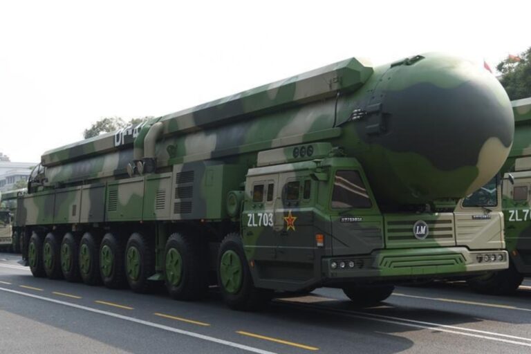 报告：到 2030 年，中国可能在洲际核导弹武库方面与美国和俄罗斯相媲美