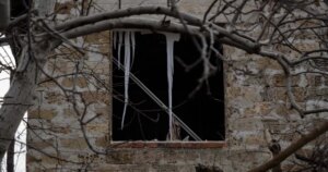 炮击损坏了尼古拉耶夫地区的 5 栋房屋，无人机袭击引发了火灾