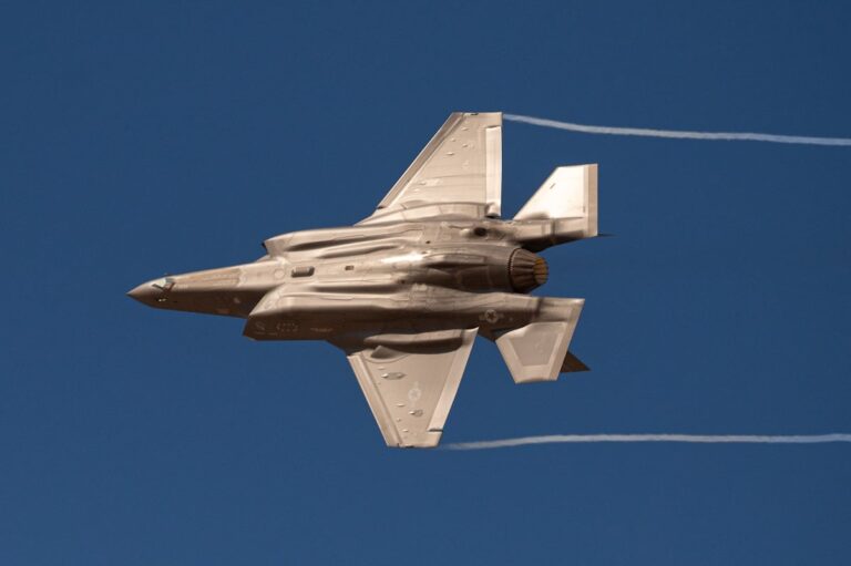 洛克希德着眼于 F-35 更好的隐身、无人驾驶选择