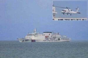 中国海警首次在其最大的巡逻舰南沙号上使用直-20 直升机