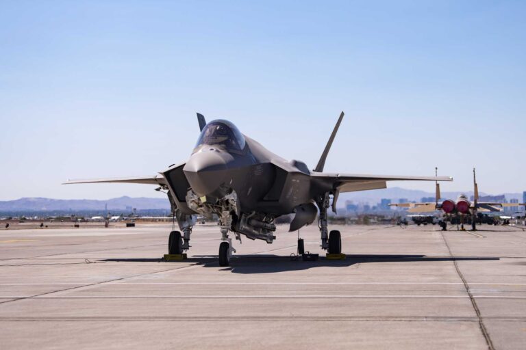 突发新闻：英国通过购买 12 架新的美国 F-35A 隐形战斗机恢复核空军能力