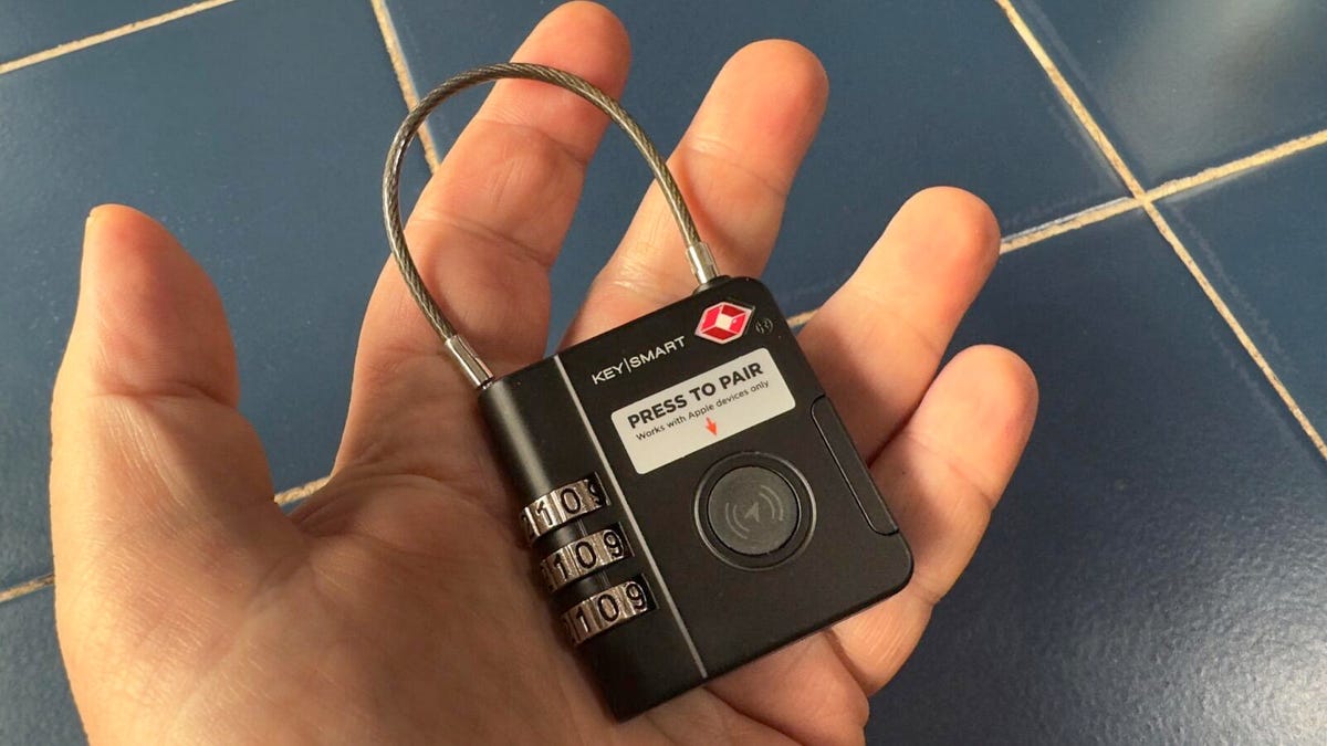 这款智能行李锁有效地为我取代了旅行时的 AirTag