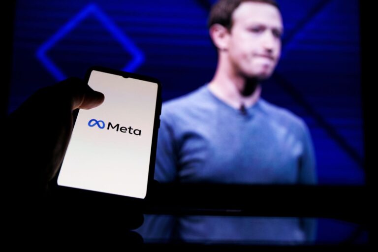 马克·扎克伯格（Mark Zuckerberg）说：“人们非常执着于人工智能将取代人们工作的概念，但他认为这是错误的