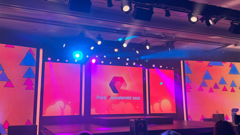Pure Storage 在 Enterprise Data Cloud 发布期间不遗余力地与竞争对手竞争