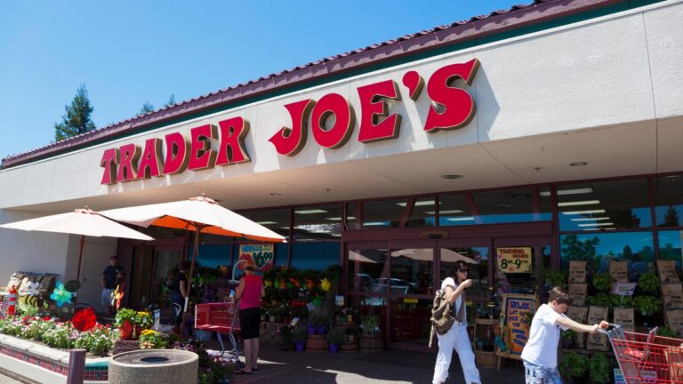 到 2025 年，Trader Joe’s 真的比普通杂货店便宜吗？我们做了数学计算