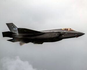 根据五角大楼的支出计划，空军 F-35 的购买量将减半