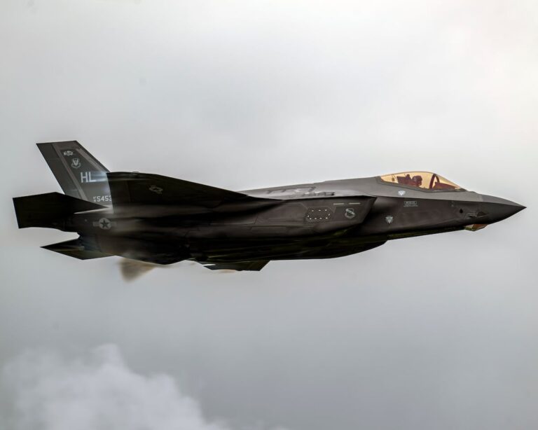 根据五角大楼的支出计划，空军 F-35 的购买量将减半