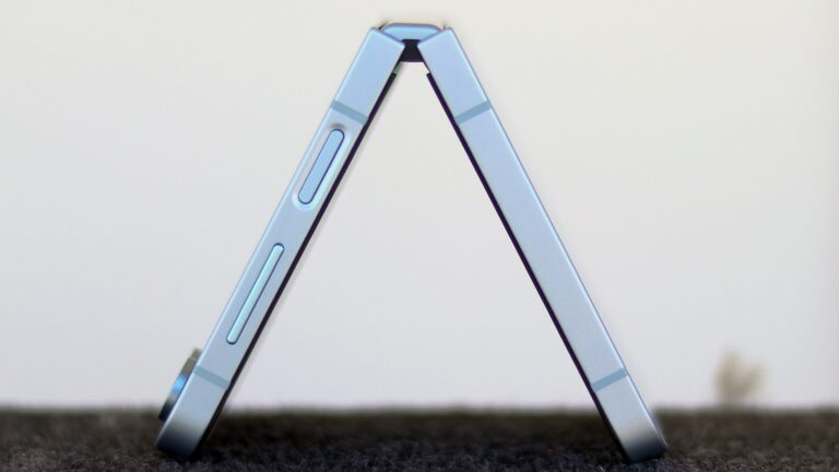 来自小米的竞争对手 Galaxy Z Flip 7 将于本月上市