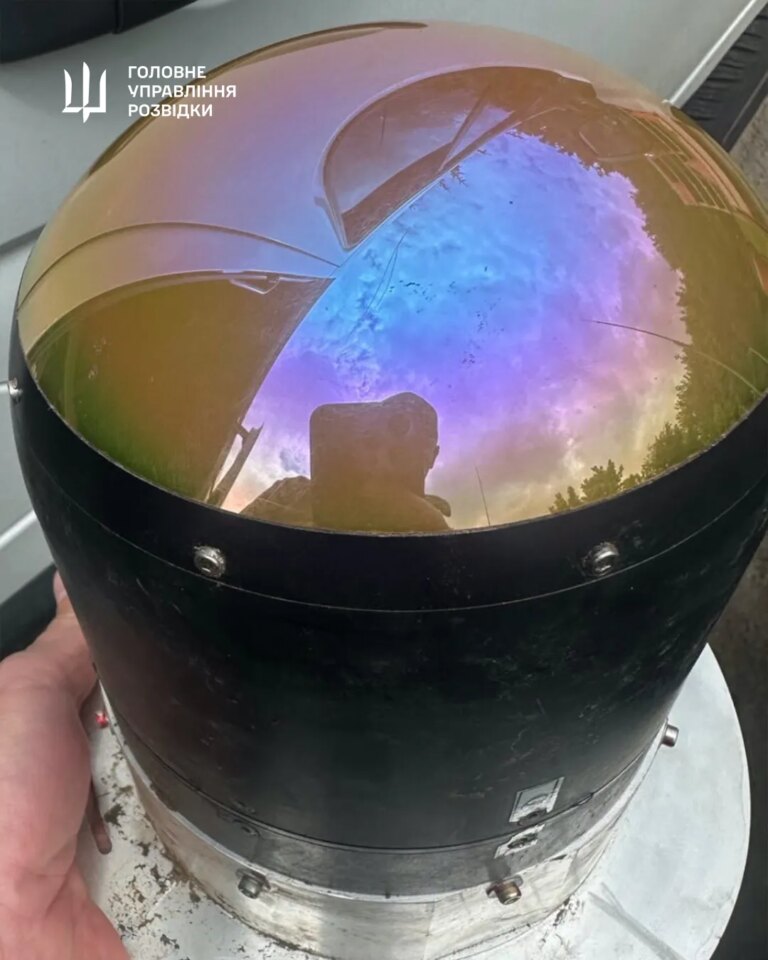战争与制裁揭示了升级版伊朗Shahed-136无人机的部件，带有摄像头和人工智能