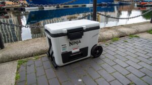 Ninja FrostVault 45QT42L 带干燥区的轮式冷却器 FB245UK 评测