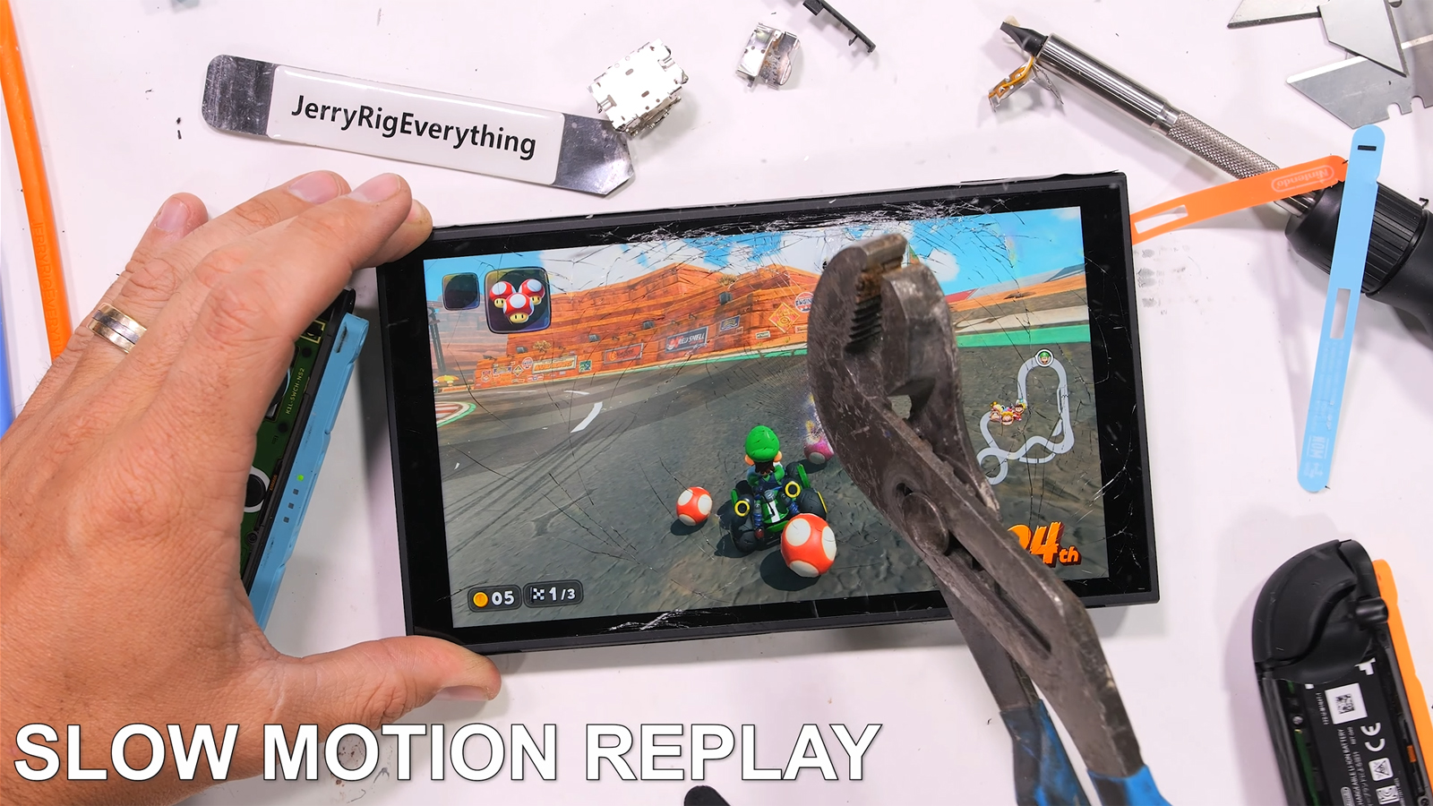 Nintendo Switch 2 屏幕在被钳子砸碎 50 次后幸存下来——破坏性测试发现 Switch 2 异常坚固
