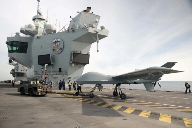 独家：英国海军将 F-35B 战斗机与无人机配对，并在航空母舰上增加甲板发射导弹