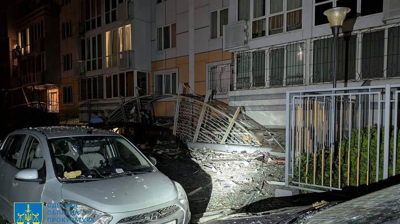 俄罗斯对敖德萨的夜间袭击造成 1 人死亡，14 人受伤 – 照片