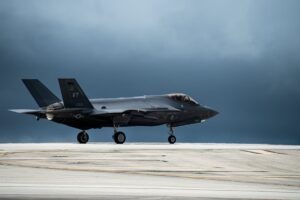 英国购买 F-35 为回归基于战机的核威慑铺平了道路