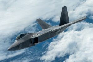 突发新闻：美国向英国部署F-22战斗机，考虑对伊朗采取军事行动