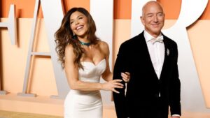 劳伦·桑切斯 （Lauren Sanchez） 如何改变了杰夫·贝佐斯 （Jeff Bezos）？亚马逊创始人从发际线后退的“书”转变为“肿胀”的科技亿万富翁