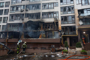 俄罗斯在就乌克兰武器支持问题举行高层会谈前数小时对基辅发动了一次重大空袭