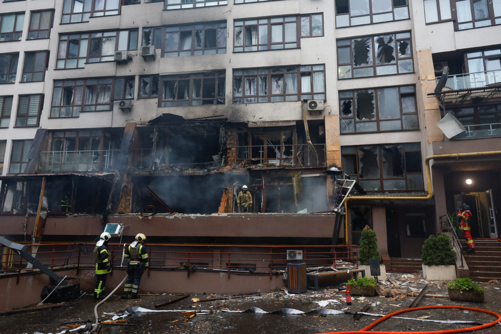 俄罗斯在就乌克兰武器支持问题举行高层会谈前数小时对基辅发动了一次重大空袭