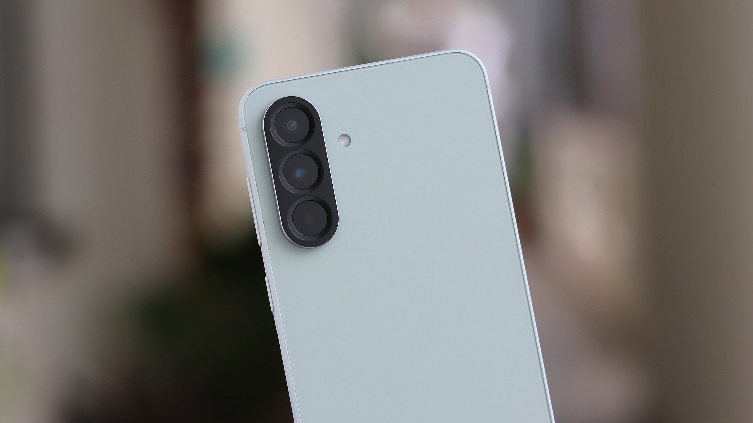 Galaxy A56 2025 年 6 月安全更新扩展到更多国家/地区