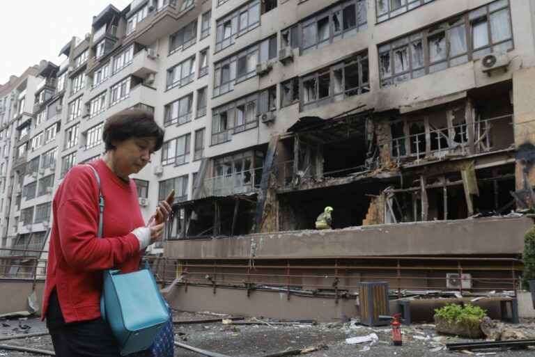 俄罗斯、乌克兰进行空袭，至少 1 人死亡，9 人受伤