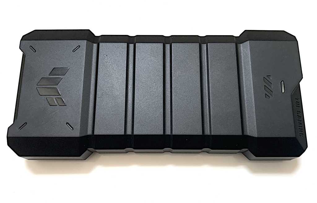 华硕 TUF Gaming A2 评测：这款 SSD 外壳速度快，构造得像坦克