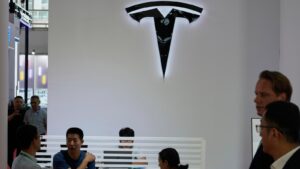 中国承诺打击稀土非法出口，敦促美国取消更多贸易管制