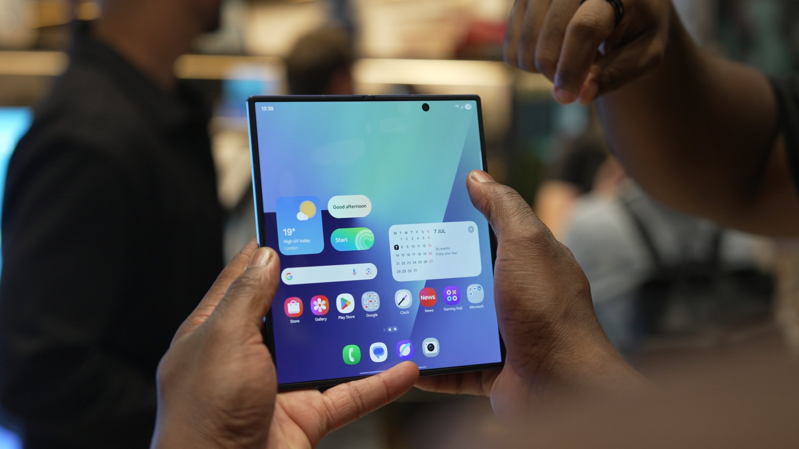 三星的举动可能会透露苹果的可折叠 iPhone 何时到来