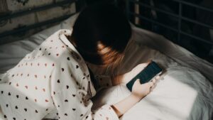 超过一半的受访青少年使用 AI 进行陪伴。为什么这并不理想