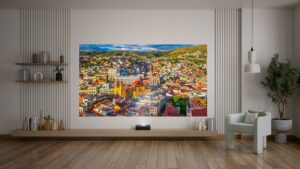 您现在可以在美国购买一台小得惊人的 UST 三激光投影仪——从紧挨墙的小盒子中拍摄出巨大的彩色图像