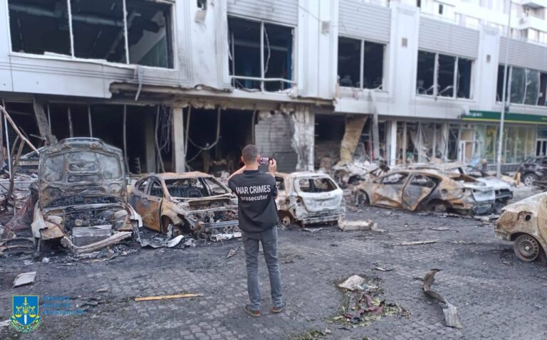 俄罗斯在乌克兰各地的空袭造成 3 人死亡，45 人受伤，其中包括在克拉马托尔斯克炸弹袭击中丧生的儿童