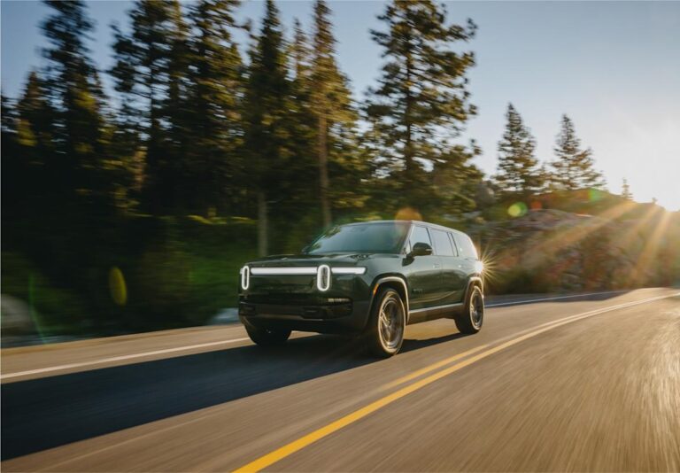 Rivian 推出新的四电机 R1 变体