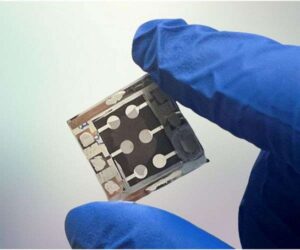 人工智能加速先进钙钛矿太阳能技术的材料发现