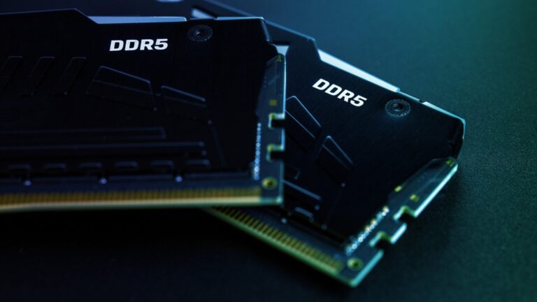 32GB 的 DDR5 内存是不是有点矫枉过正？视情况而定