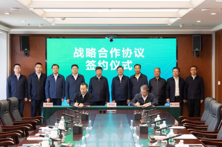 三峡集团与雅江集团签署战略合作协议