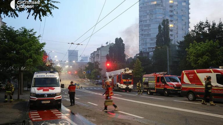 俄罗斯对基辅的大规模袭击：2 人死亡，14 人受伤 – 视频
