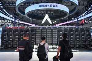 国产算力系统级创新 厂商齐推超节点 光技术迎来高光时刻