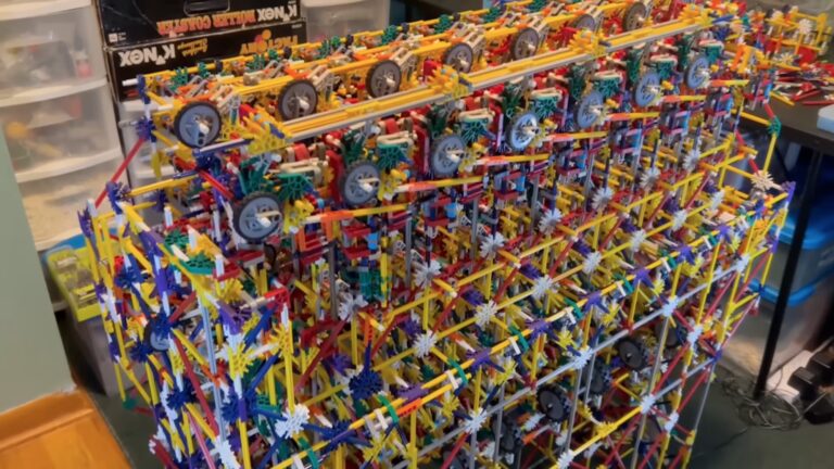 Inventor 使用数千个 Knex 部件构建机械计算机