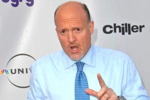 Cathie Wood vs. Jim Cramer：电视主持人说 Top Ark AI 选择“输钱交出拳头”