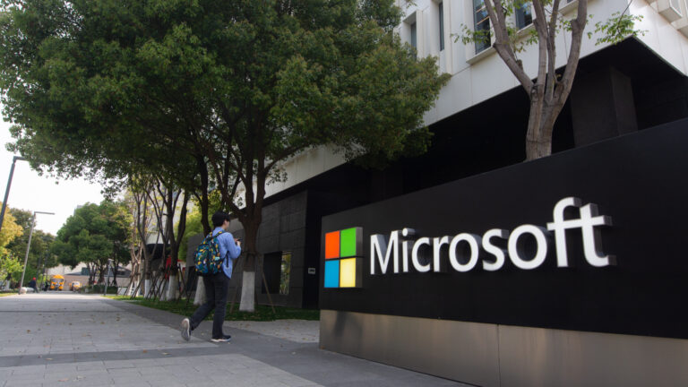 在调查报告发布后，Microsoft 将停止使用中国的工程师在美国国防计算机系统上工作 — 对外国情报机构利用的担忧促使立即做出改变