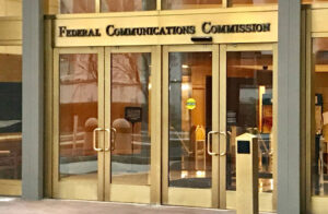 拜登宽带基准是 BS，特朗普说 FCC